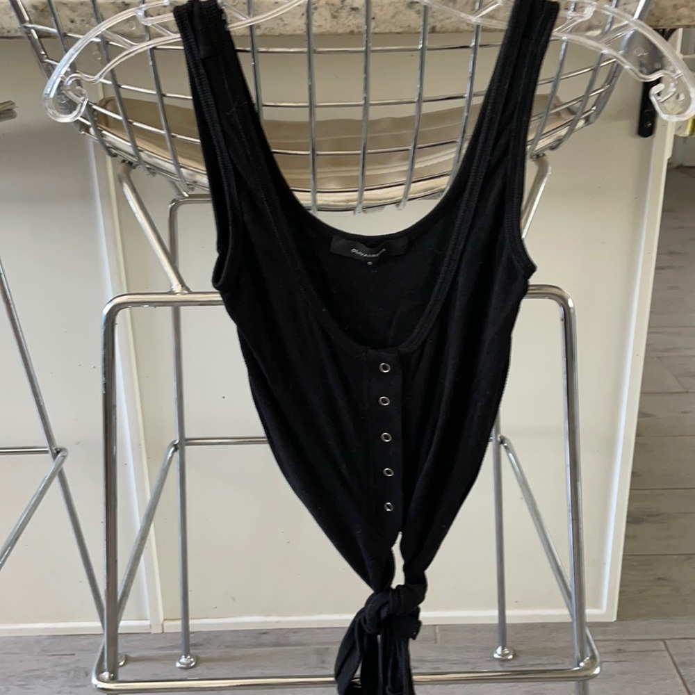 RIBBED CROP WRAP TANK TOP